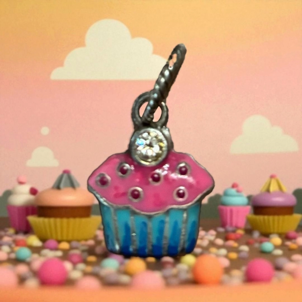 Brighton Cupcake Charm - Picture 7 of 8